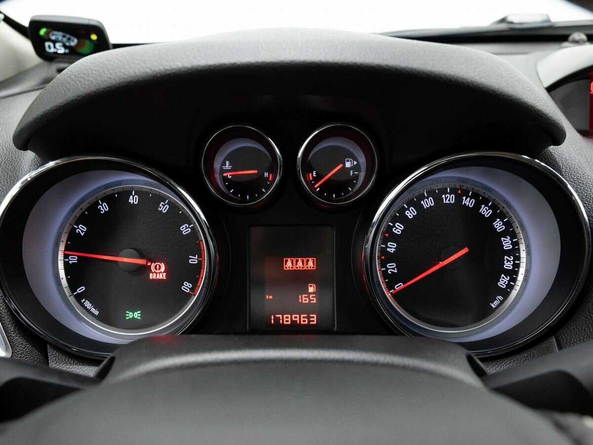 Opel Mokka с пробегом — 2013 год. Фото: #16