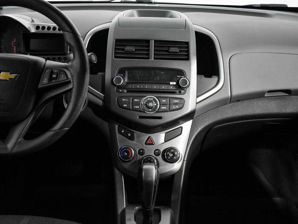 Chevrolet Aveo с пробегом — 2012 год. Фото: #13