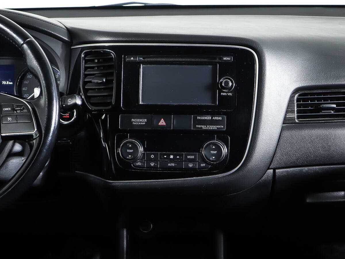 Mitsubishi Outlander с пробегом — 2015 год. Фото: #11