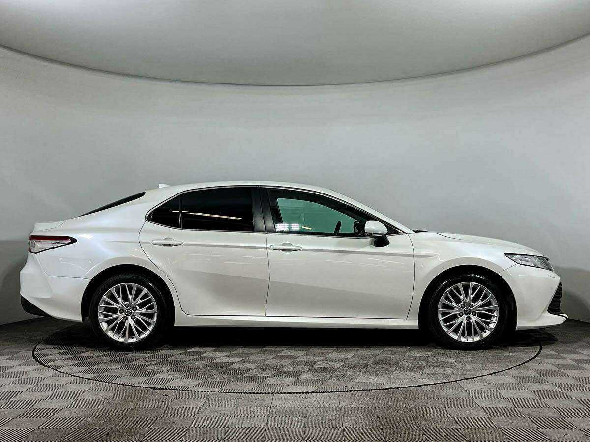 Toyota Camry с пробегом — 2018 год. Фото: #3