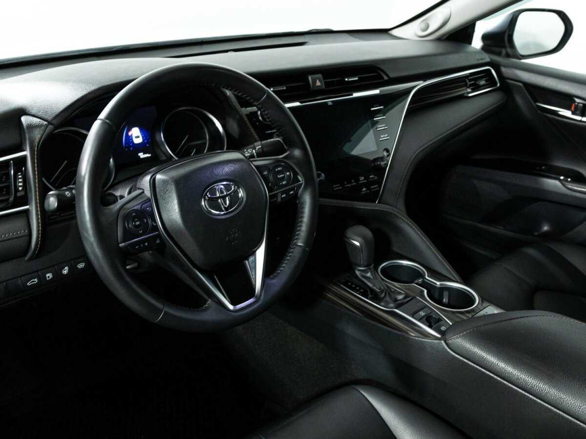 Toyota Camry с пробегом — 2018 год. Фото: #10