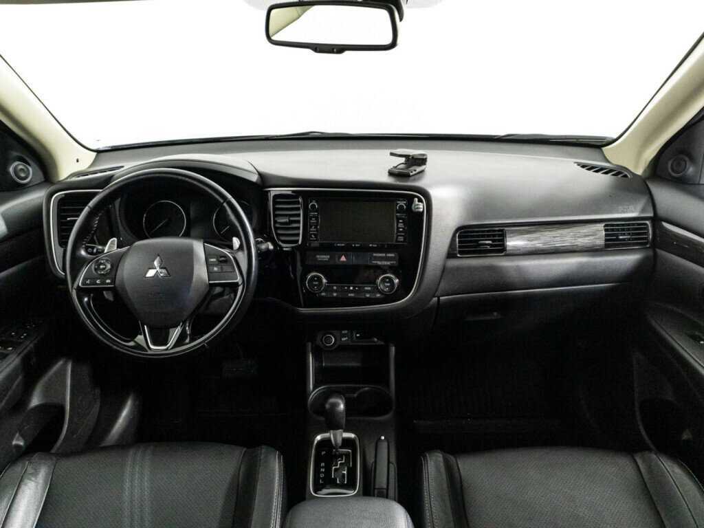 Mitsubishi Outlander с пробегом — 2016 год. Фото: #12