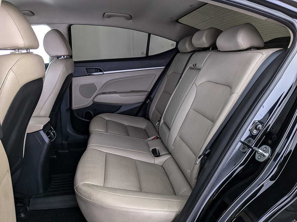 Hyundai Elantra с пробегом — 2017 год. Фото: #17