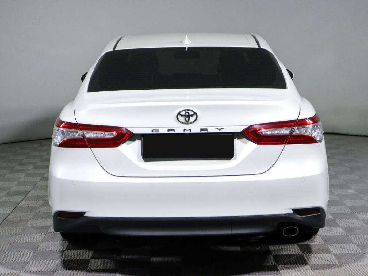 Toyota Camry с пробегом — 2018 год. Фото: #4