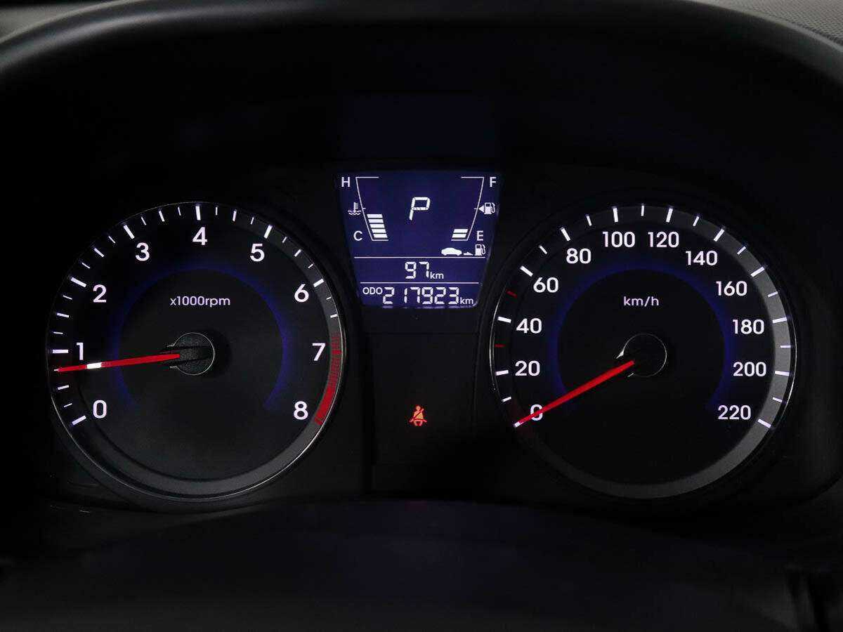 Hyundai Solaris с пробегом — 2012 год. Фото: #8