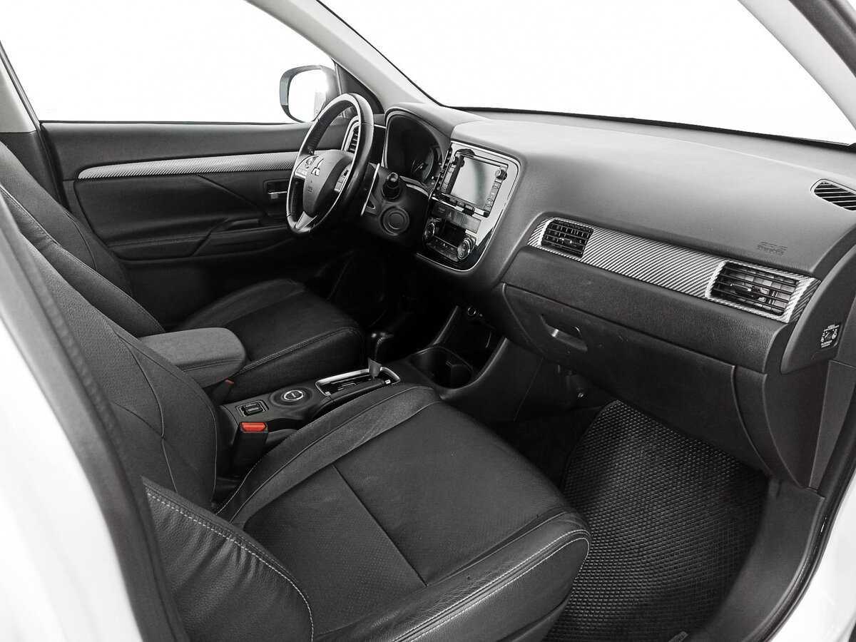 Mitsubishi Outlander с пробегом — 2014 год. Фото: #6