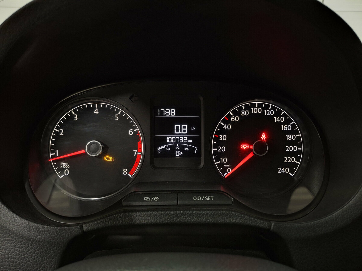 Volkswagen Polo с пробегом — 2017 год. Фото: #12