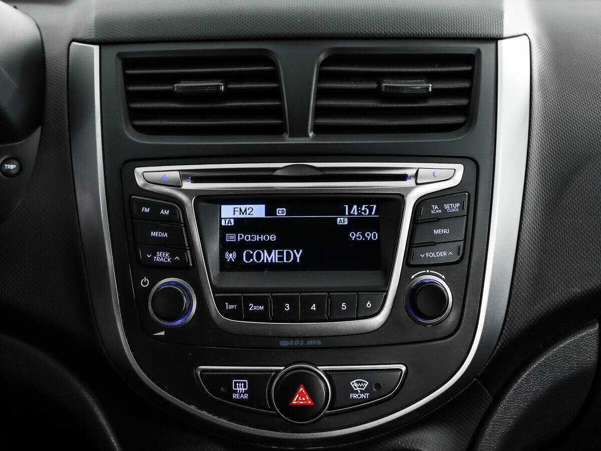 Hyundai Solaris с пробегом — 2015 год. Фото: #12