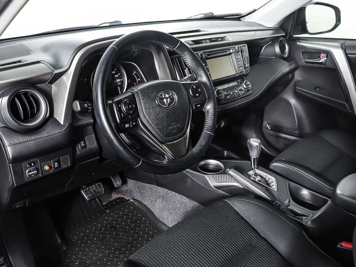 Toyota RAV4 с пробегом — 2013 год. Фото: #12