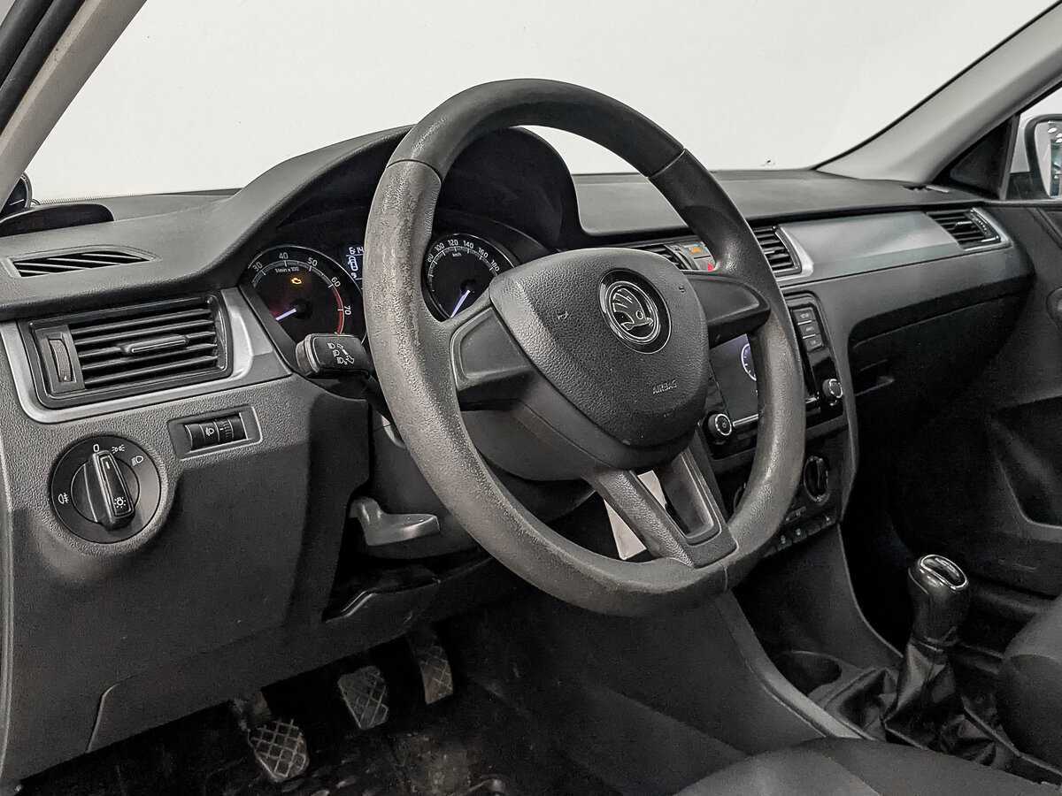 Skoda Rapid с пробегом — 2017 год. Фото: #14