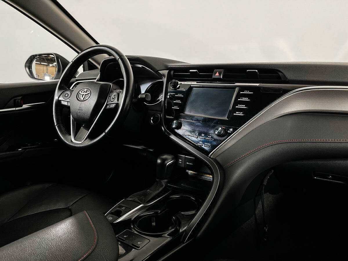 Toyota Camry с пробегом — 2020 год. Фото: #8