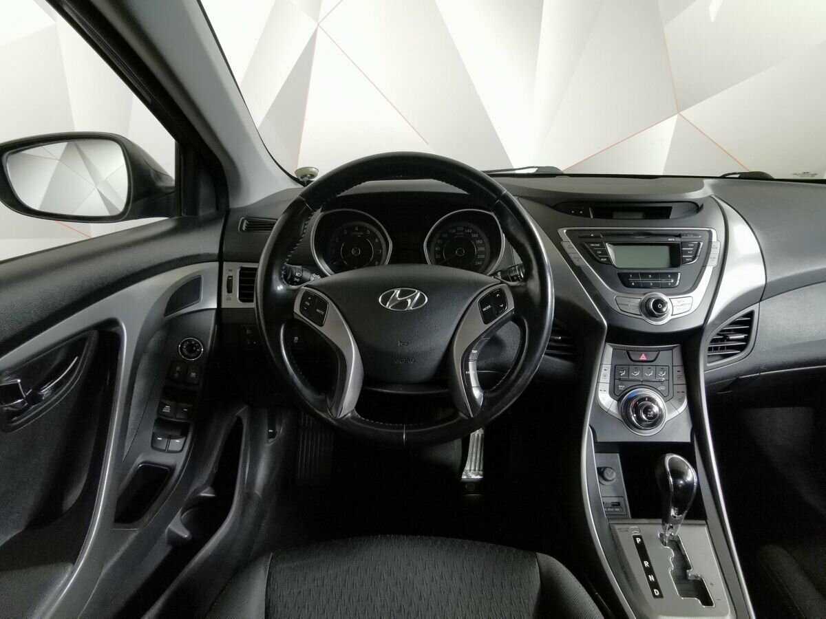 Hyundai Elantra с пробегом — 2012 год. Фото: #14