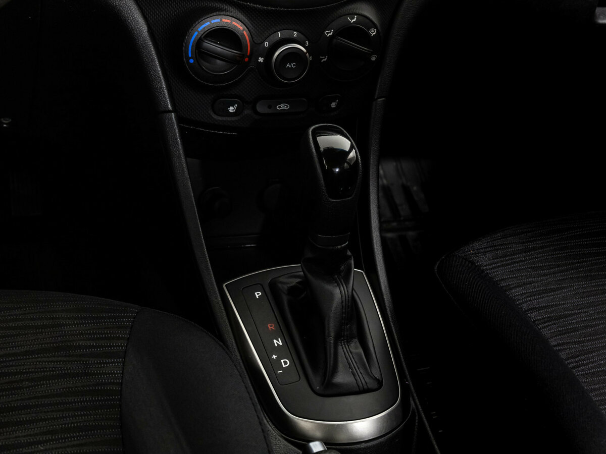 Hyundai Solaris с пробегом — 2015 год. Фото: #9