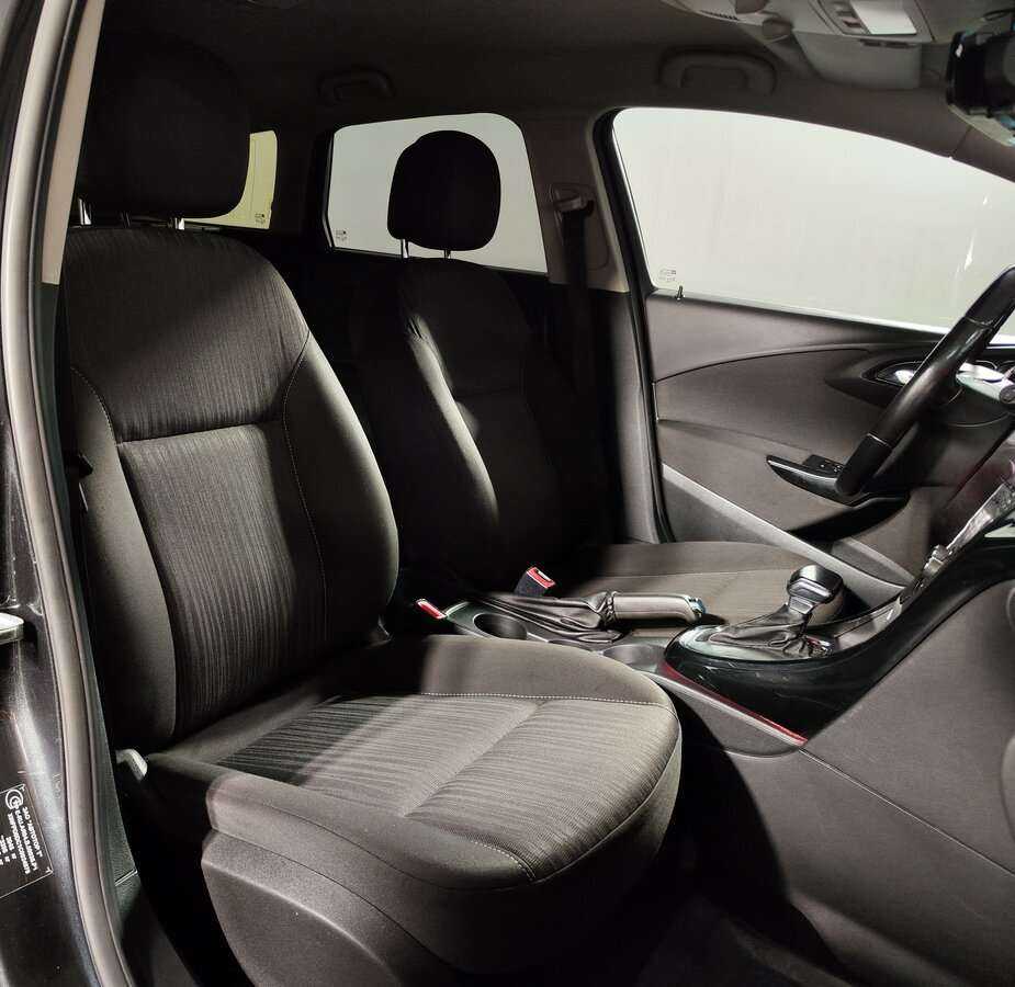 Opel Astra с пробегом — 2012 год. Фото: #11