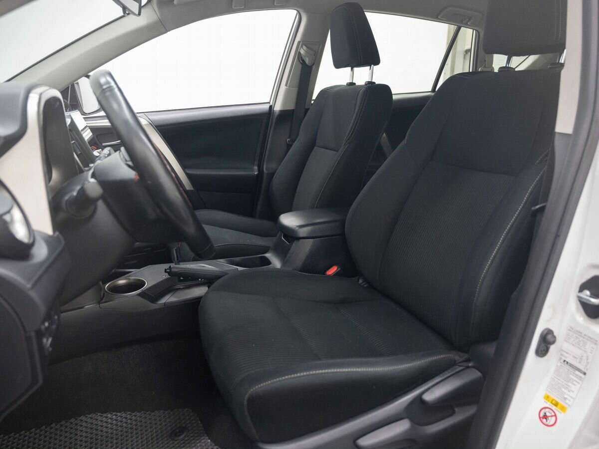 Toyota RAV4 с пробегом — 2013 год. Фото: #10