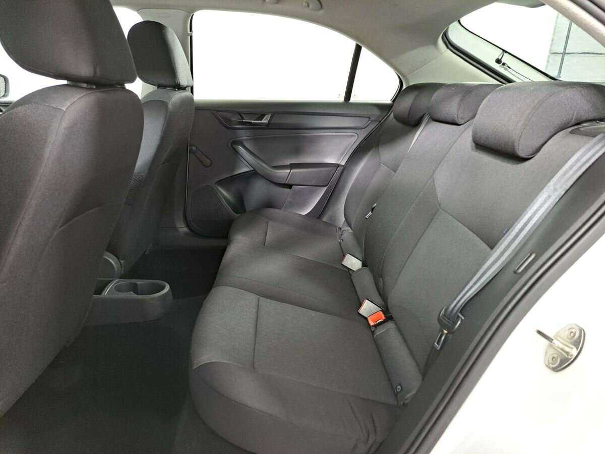 Skoda Rapid с пробегом — 2017 год. Фото: #11