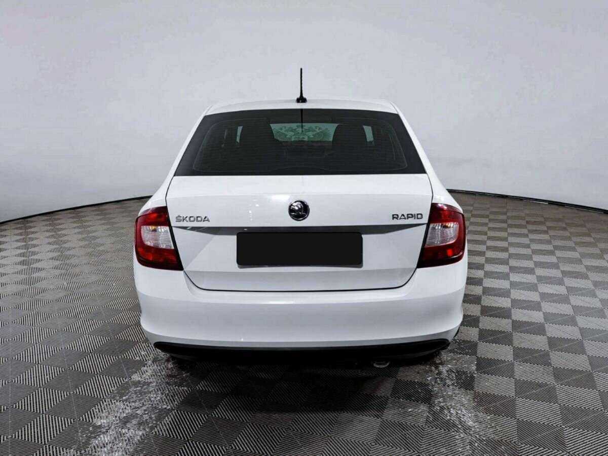 Skoda Rapid с пробегом — 2017 год. Фото: #5