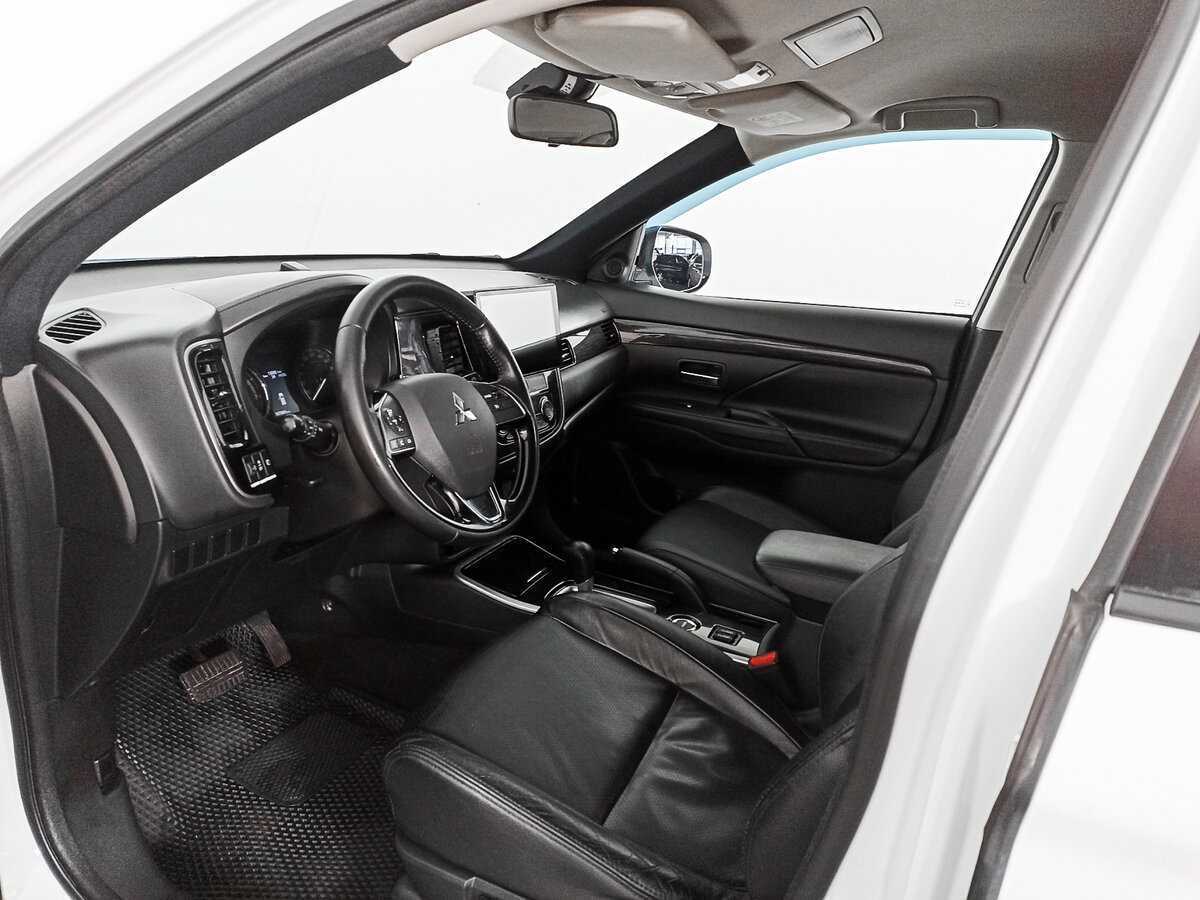 Mitsubishi Outlander с пробегом — 2018 год. Фото: #13