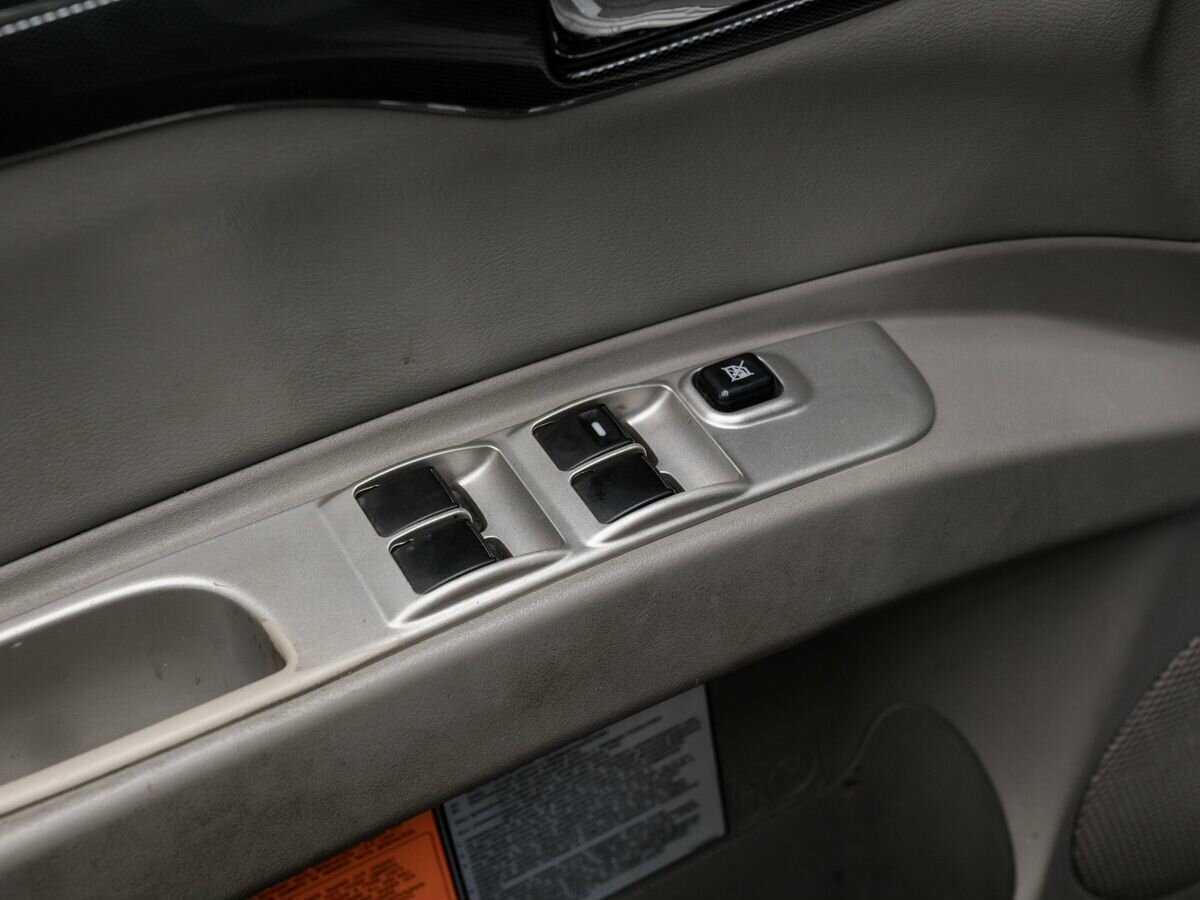 Mitsubishi Pajero Sport с пробегом — 2014 год. Фото: #14