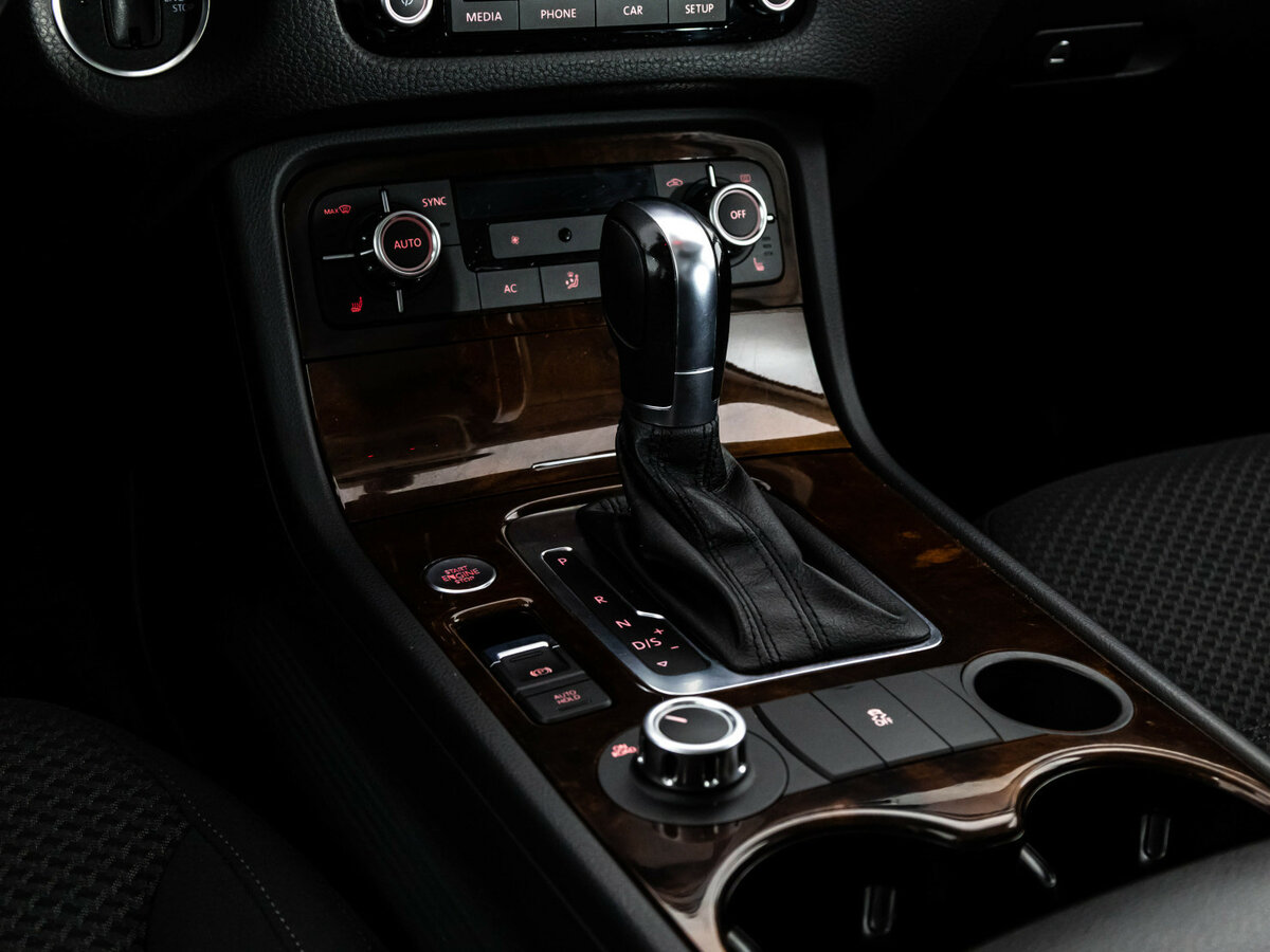 Volkswagen Touareg с пробегом — 2012 год. Фото: #9