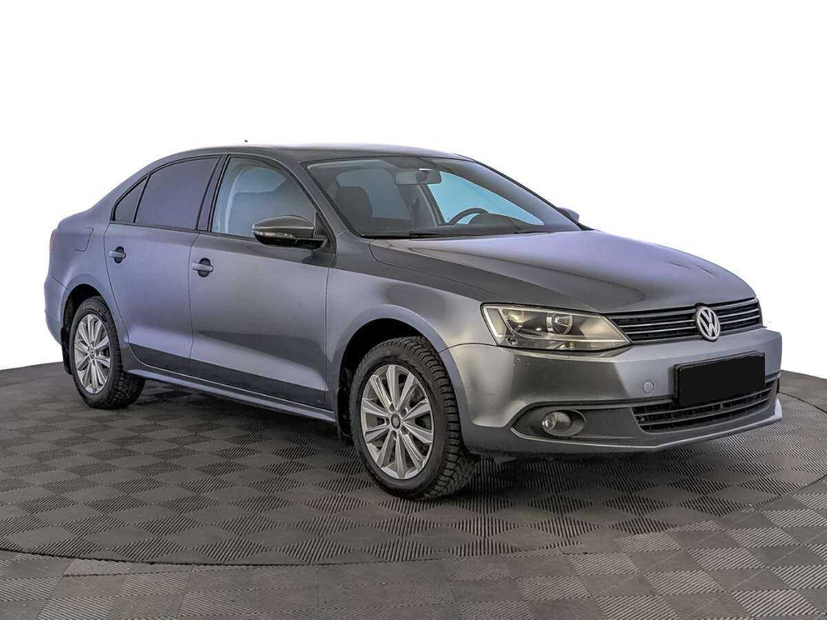 Volkswagen Jetta с пробегом — 2012 год. Фото: #2