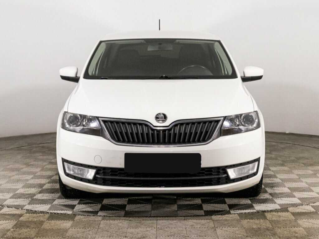 Skoda Rapid с пробегом — 2015 год. Фото: #1