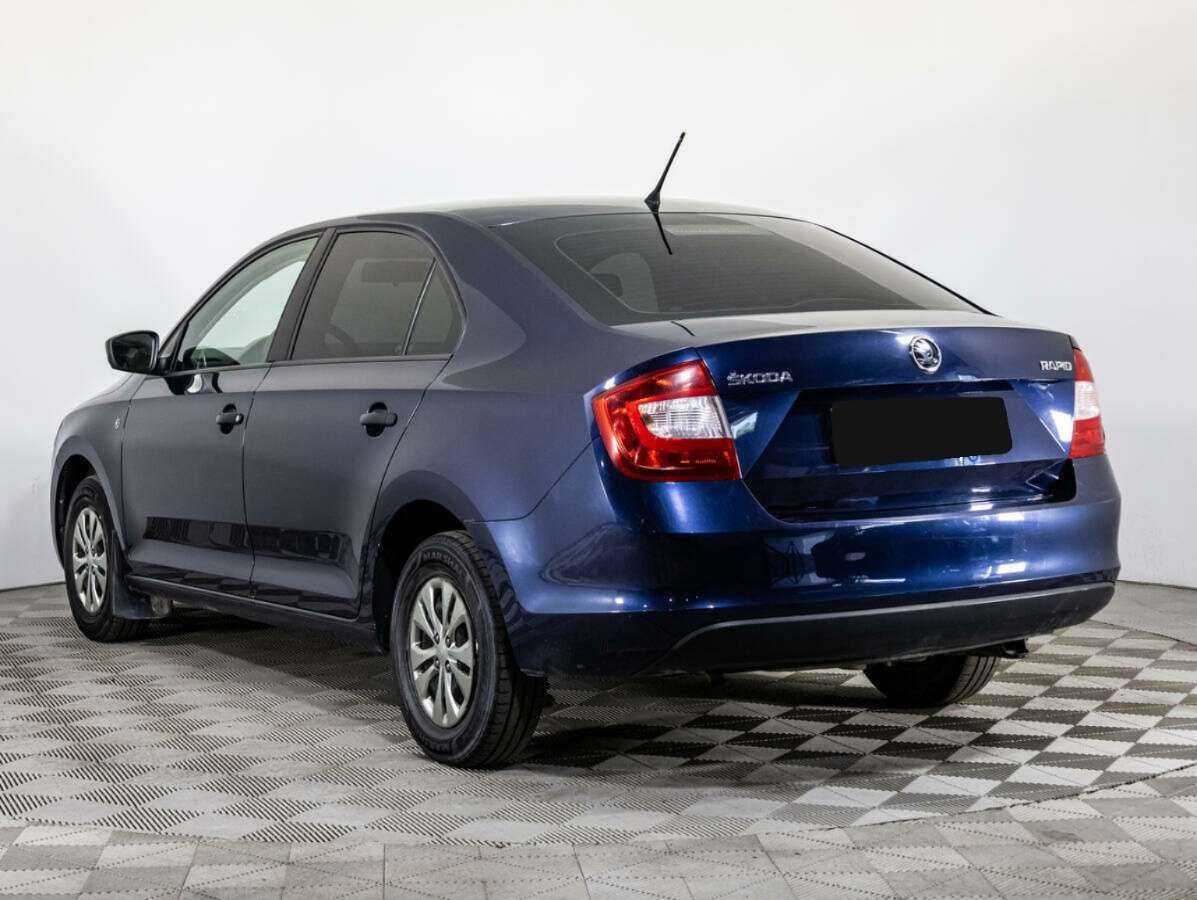 Skoda Rapid с пробегом — 2015 год. Фото: #5