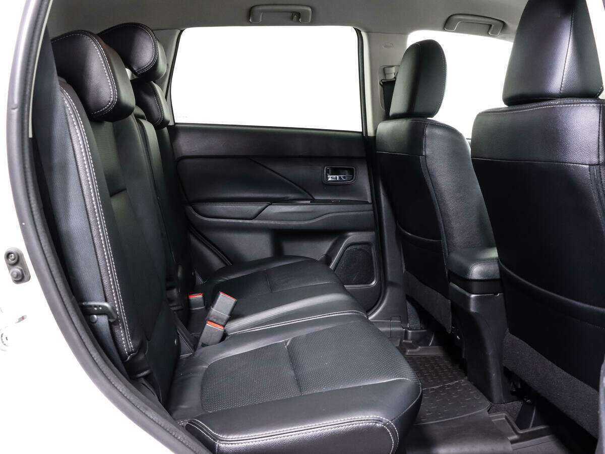 Mitsubishi Outlander с пробегом — 2017 год. Фото: #8