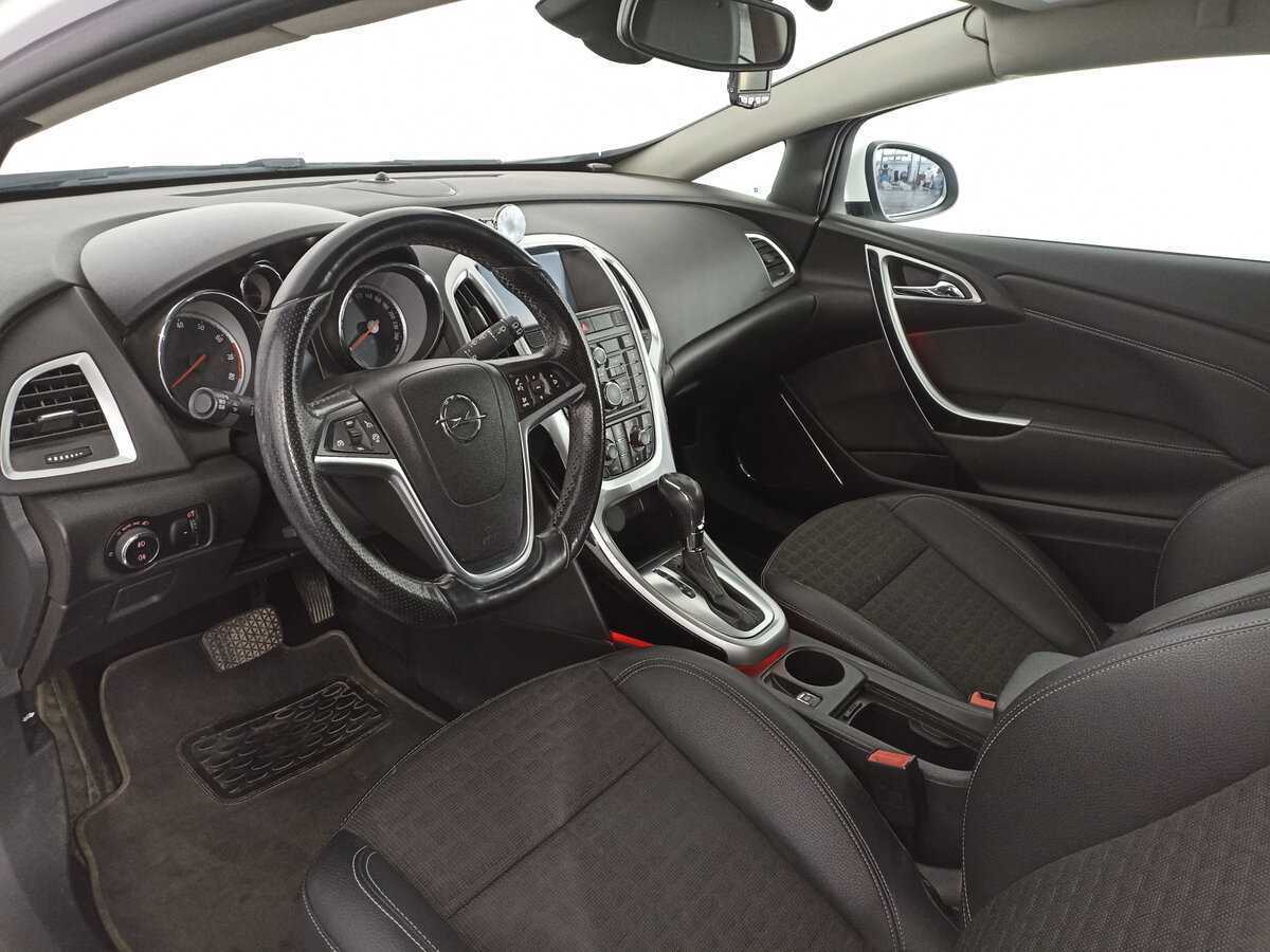Opel Astra с пробегом — 2013 год. Фото: #14