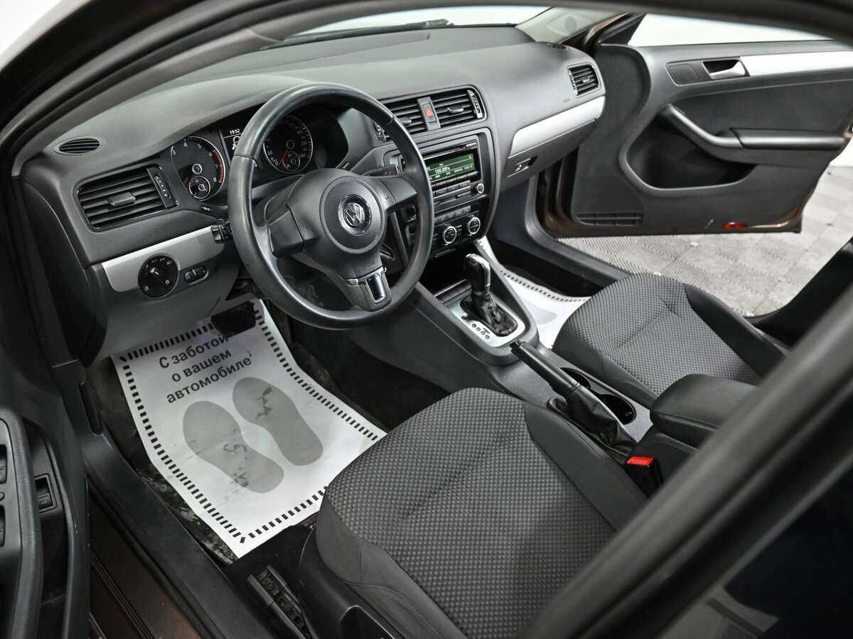 Volkswagen Jetta с пробегом — 2013 год. Фото: #4