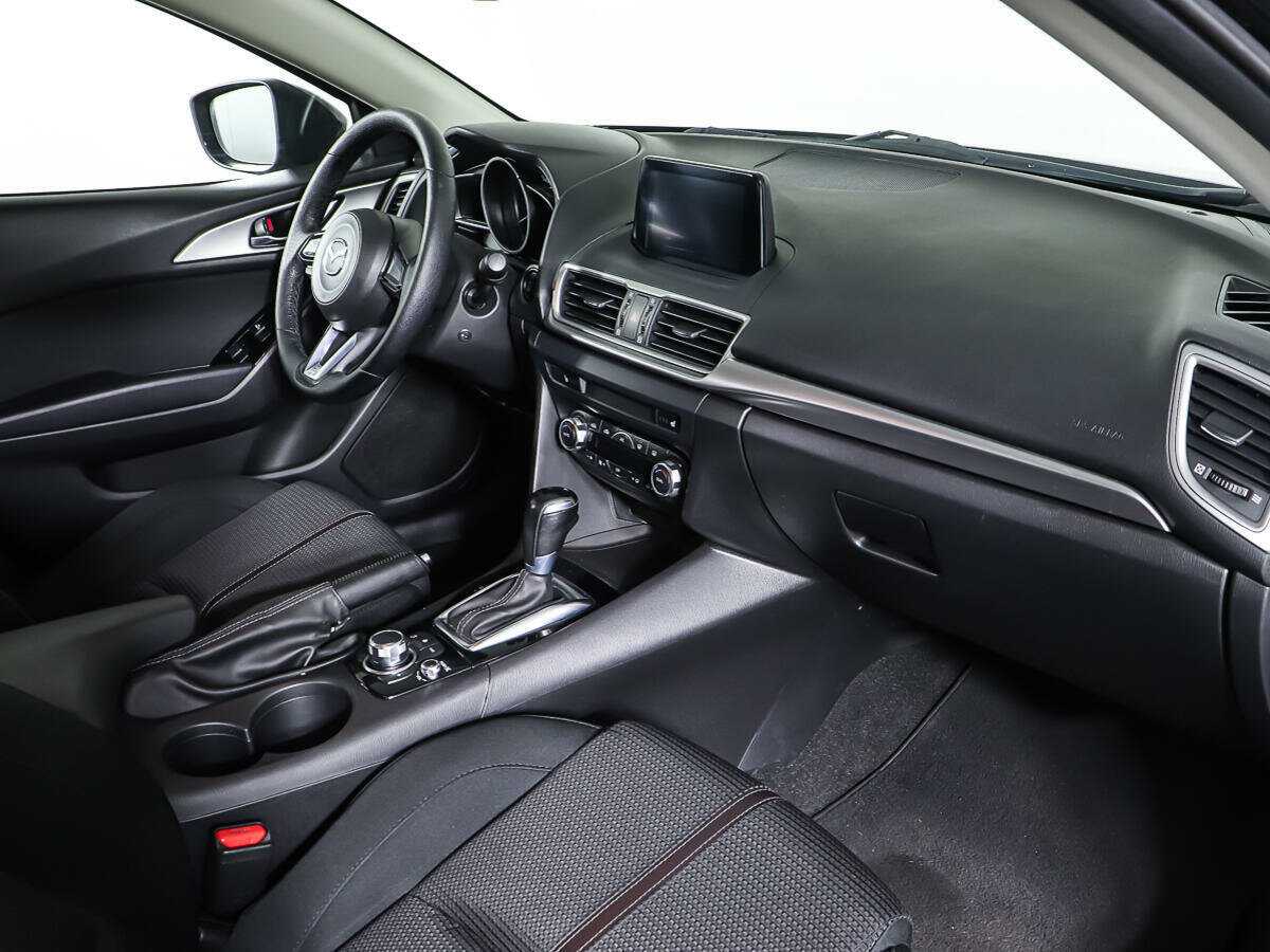 Mazda 3 с пробегом — 2017 год. Фото: #8