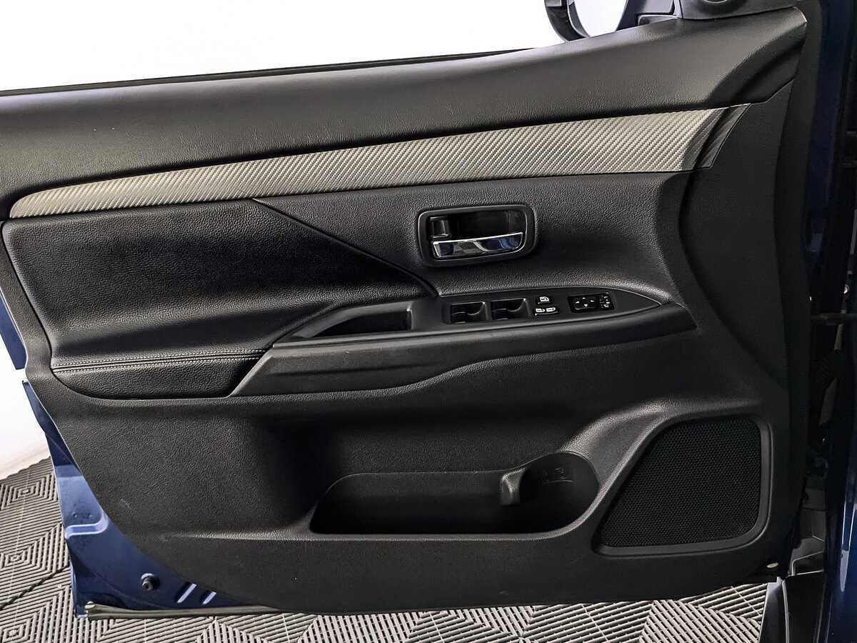 Mitsubishi Outlander с пробегом — 2014 год. Фото: #17