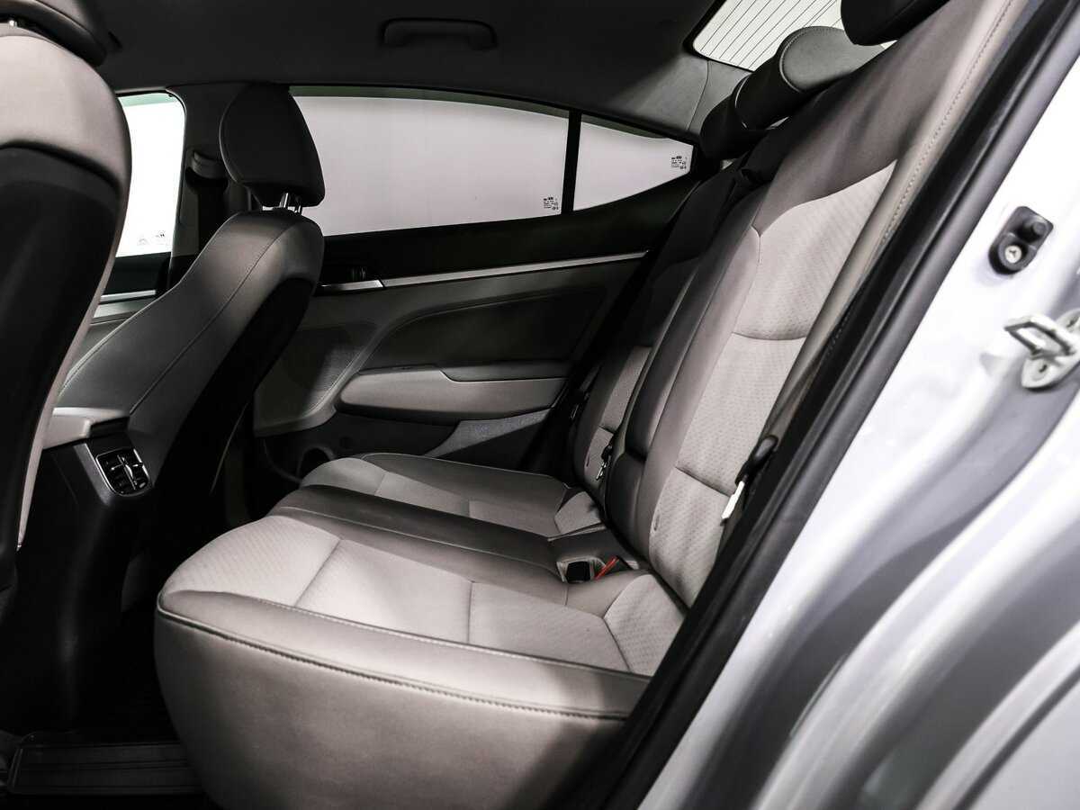 Hyundai Elantra с пробегом — 2020 год. Фото: #12