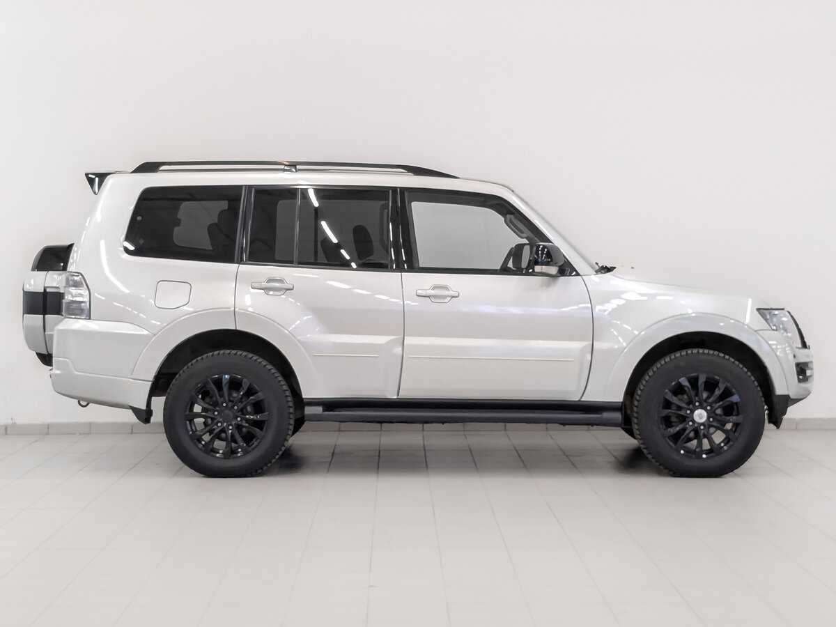 Mitsubishi Pajero с пробегом — 2019 год. Фото: #3