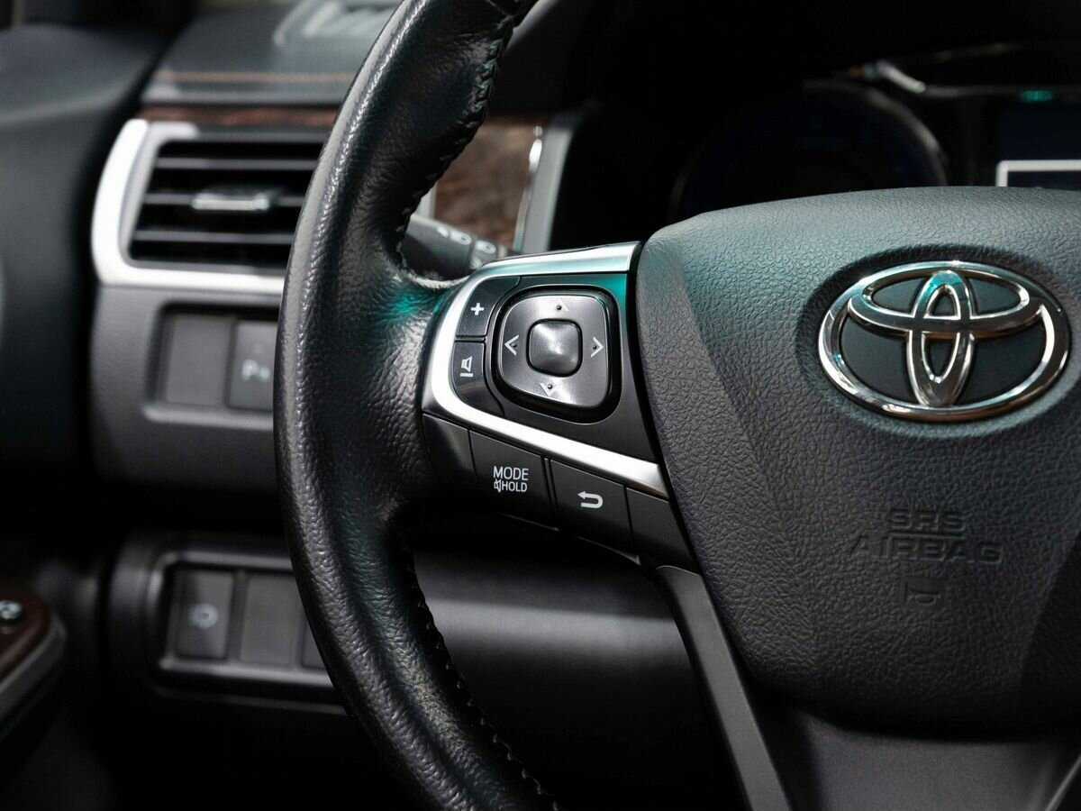 Toyota Camry с пробегом — 2017 год. Фото: #16