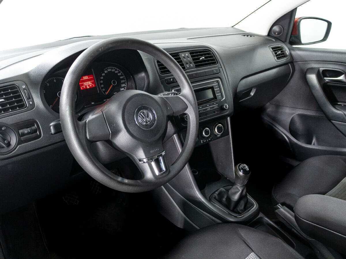 Volkswagen Polo с пробегом — 2014 год. Фото: #10