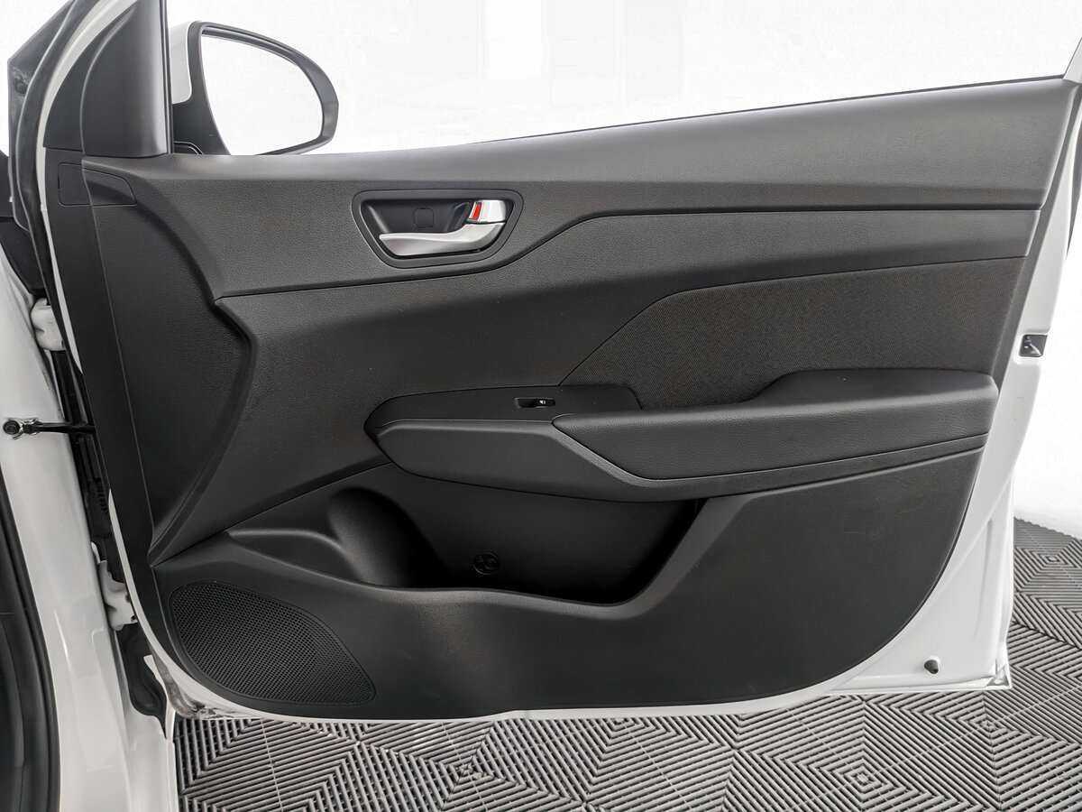 Hyundai Solaris с пробегом — 2022 год. Фото: #23