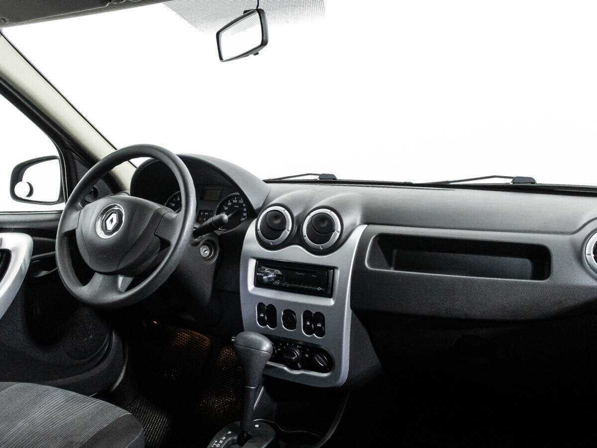 Renault Logan с пробегом — 2014 год. Фото: #8