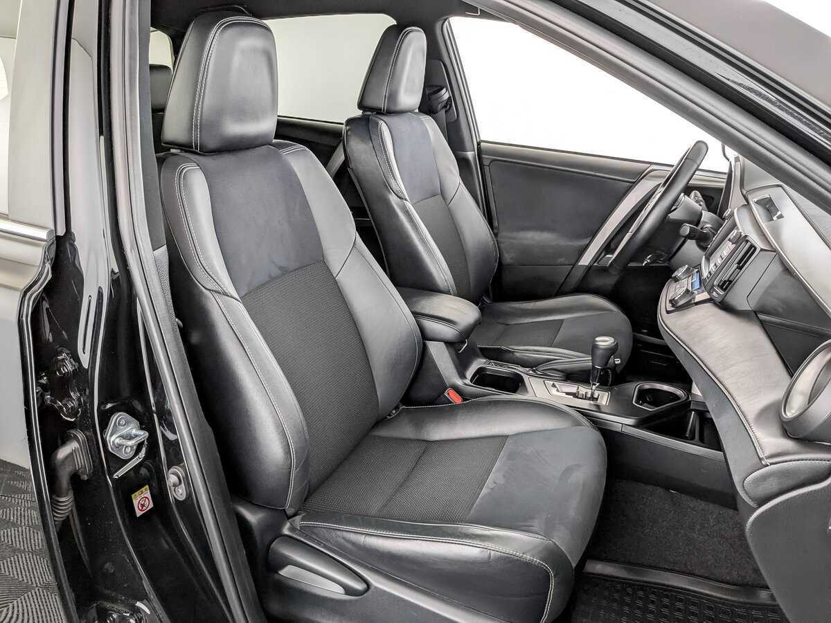 Toyota RAV4 с пробегом — 2017 год. Фото: #21