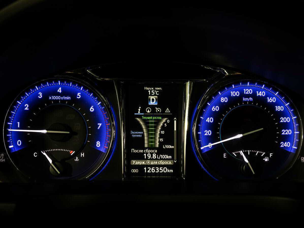 Toyota Camry с пробегом — 2016 год. Фото: #16