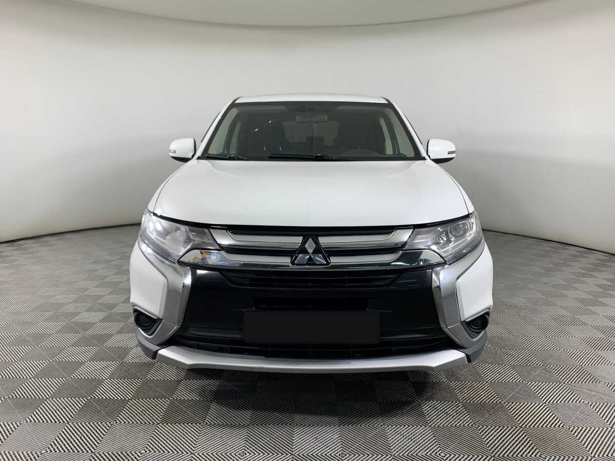 Mitsubishi Outlander с пробегом — 2017 год. Фото: #1