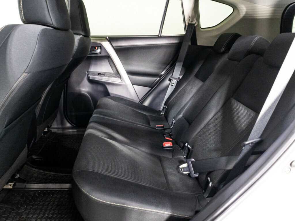 Toyota RAV4 с пробегом — 2013 год. Фото: #9