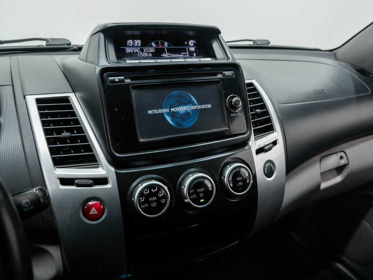 Mitsubishi Pajero Sport с пробегом — 2014 год. Фото: #17