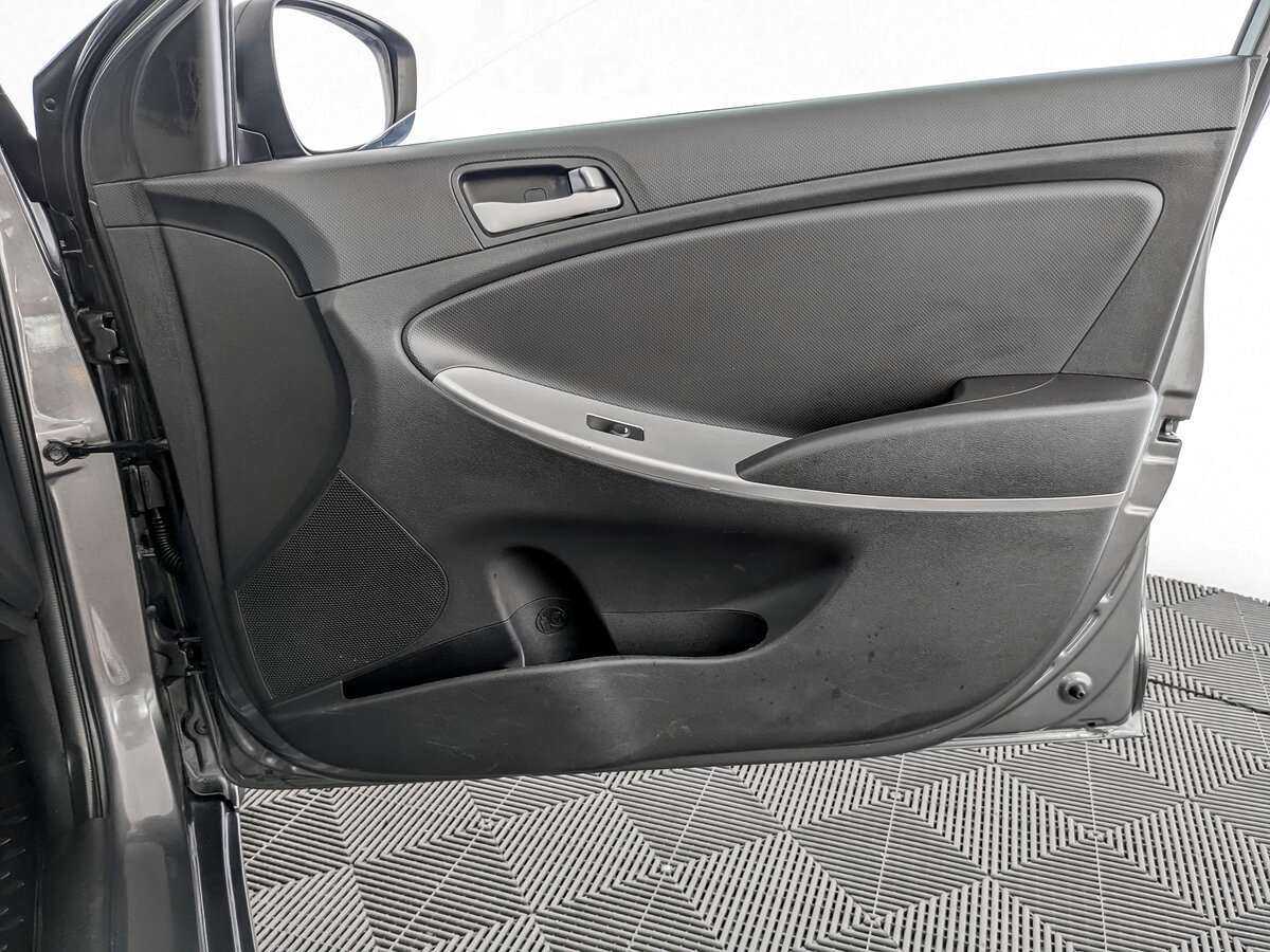 Hyundai Solaris с пробегом — 2014 год. Фото: #19