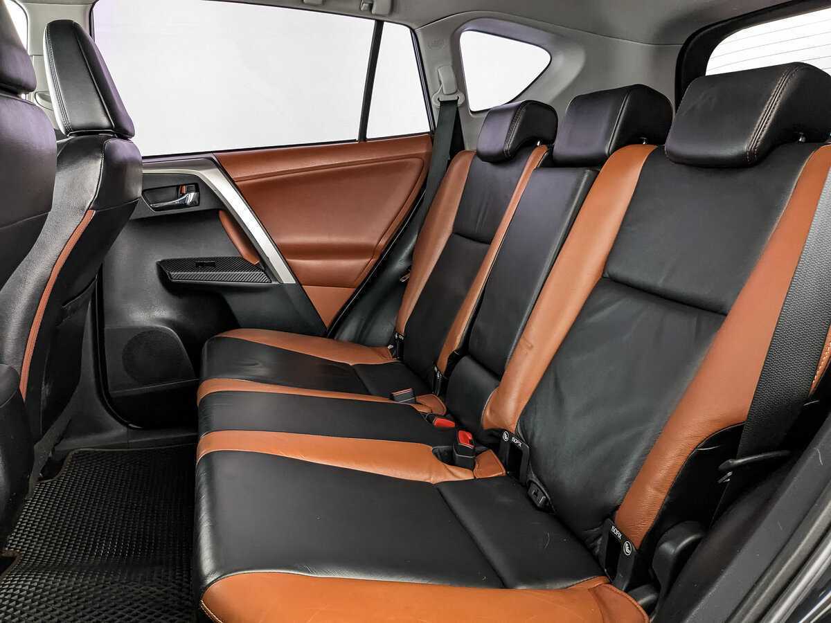 Toyota RAV4 с пробегом — 2013 год. Фото: #13