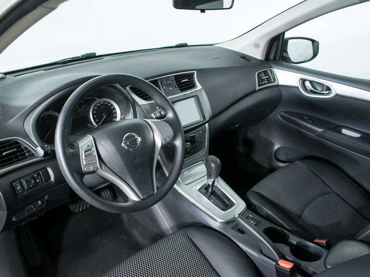 Nissan Tiida с пробегом — 2015 год. Фото: #12