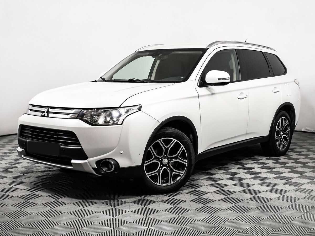 Mitsubishi Outlander с пробегом — 2015 год. Фото: #0