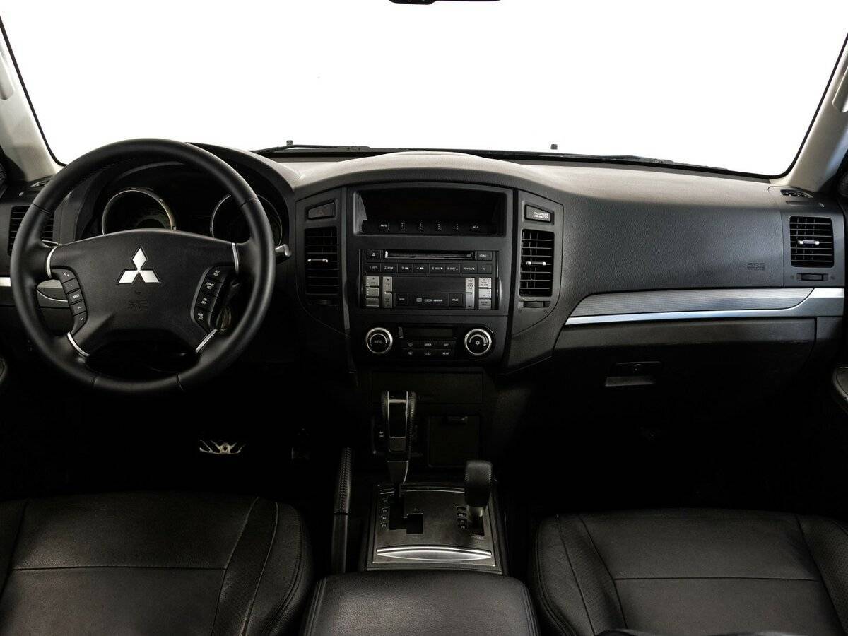 Mitsubishi Pajero с пробегом — 2012 год. Фото: #6