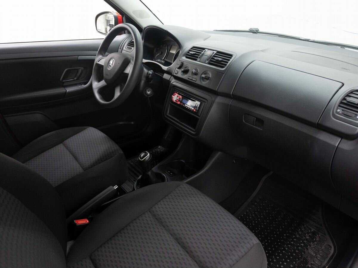 Skoda Fabia с пробегом — 2013 год. Фото: #11