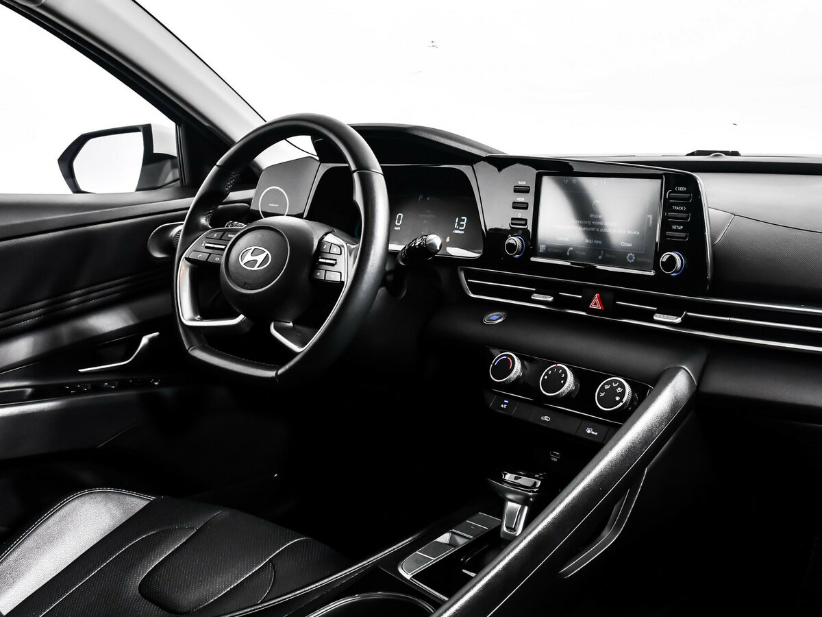 Hyundai Elantra с пробегом — 2023 год. Фото: #8